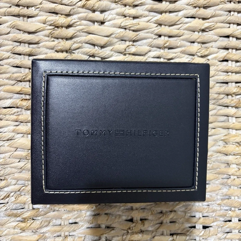 NEW Tommy Hilfiger Casual Black Bifold Wallet - (31TL22X062) Classic